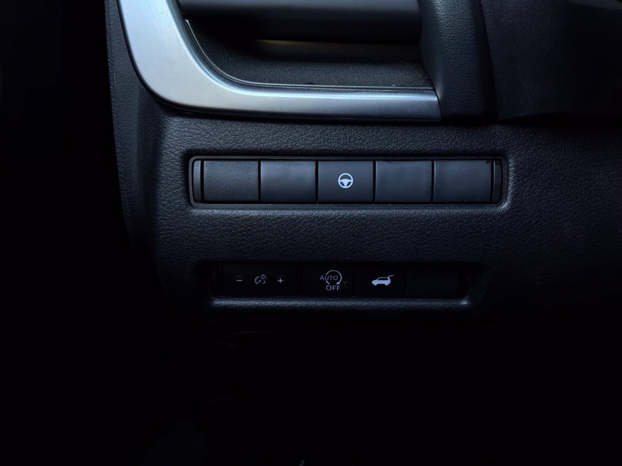 Used 2025 Nissan Rogue SV FWD image 24