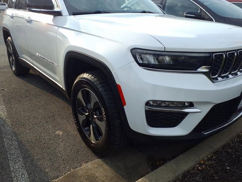 Used 2023 Jeep Grand Cherokee 4WD 4xe image 28