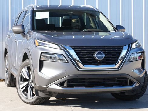 Used 2023 Nissan Rogue SL w/ SL Premium Package image 2