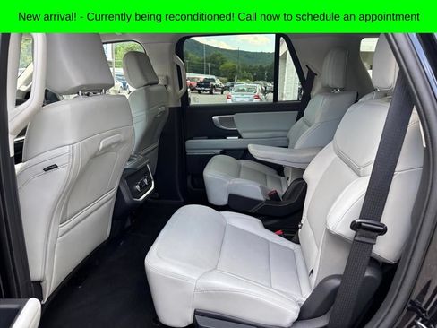 Used 2025 Ford Expedition Platinum AWD/4WD image 11