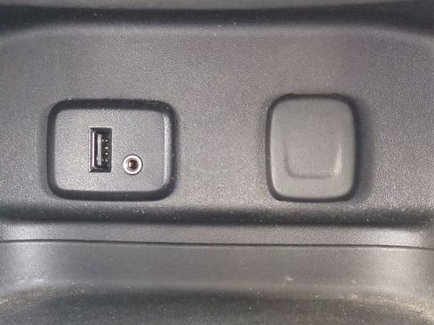 Used 2018 Chevrolet Equinox LT FWD image 25