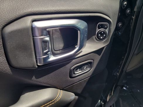 Used 2025 Jeep Wrangler Unlimited Sahara image 16