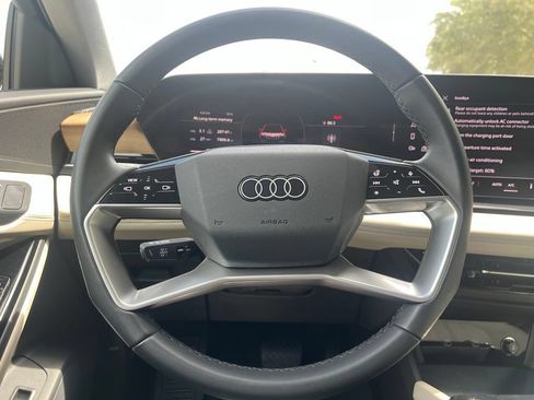 Used 2025 Audi Q6 e-tron Premium w/ Convenience Package RWD image 18