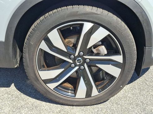Certified 2024 Volvo XC40 B5 Plus w/ Climate Package AWD/4WD image 8