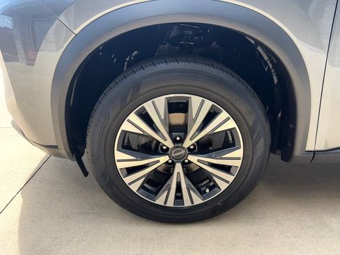 Used 2023 Nissan Rogue SV AWD/4WD image 14
