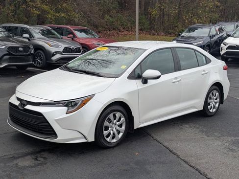 Used 2026 Toyota Corolla LE image 3
