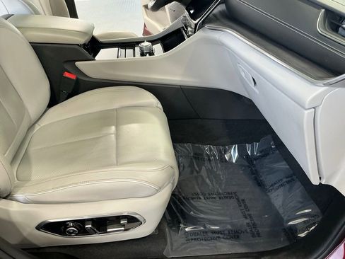 Used 2022 Jeep Grand Cherokee L Overland w/ Advanced Protech Group III AWD/4WD image 24