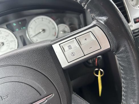 Used 2005 Chrysler 300 Touring image 28
