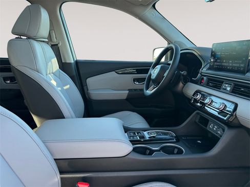New 2025 Honda Pilot Touring image 15
