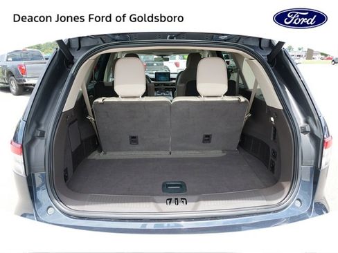 Used 2023 Lincoln Aviator Reserve w/ Equipment Group 201A image 12