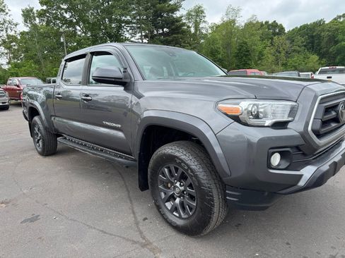 Used 2020 Toyota Tacoma SR5 AWD/4WD image 12