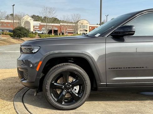 New 2025 Jeep Grand Cherokee L Altitude image 12