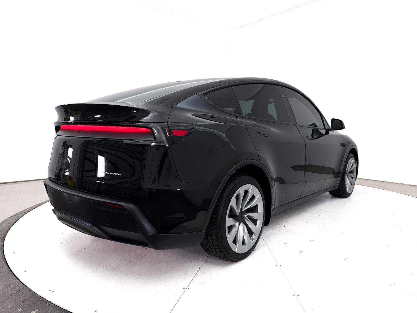 Used 2026 Tesla Model Y Long Range AWD/4WD image 17