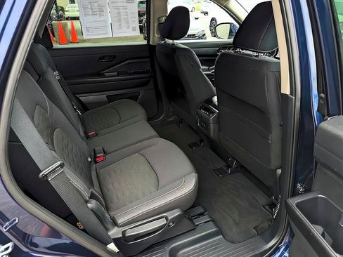 Used 2025 Nissan Pathfinder SV AWD/4WD image 45