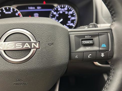 Used 2025 Nissan Rogue SV AWD/4WD image 18
