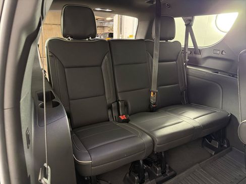 Used 2023 GMC Yukon XL SLT w/ SLT Luxury Package RWD image 13