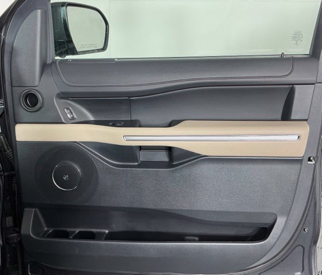 Used 2022 Ford Expedition Limited RWD image 26