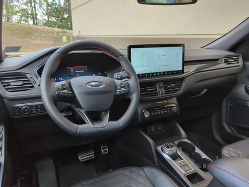 Used 2024 Ford Escape ST-Line Elite w/ Premium Technology Package AWD/4WD image 16
