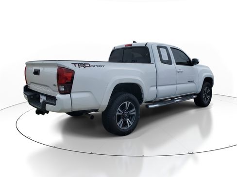 Used 2017 Toyota Tacoma TRD Sport w/ Premium & Technology Package image 6