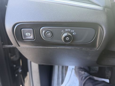 Used 2020 Buick Enclave Essence w/ Sound and Sites Package image 30