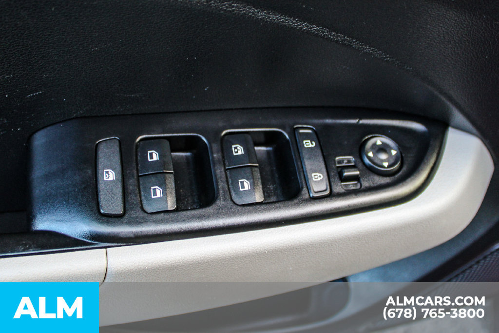 Used 2025 Hyundai Venue SEL FWD image 37