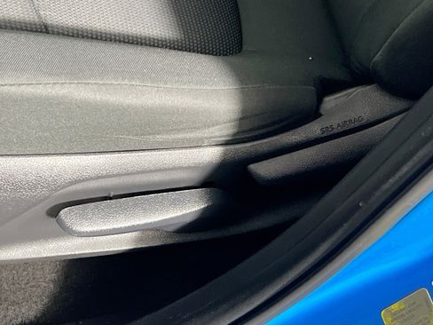 Used 2019 Toyota RAV4 LE FWD image 15