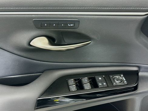 Used 2024 Lexus ES 250 w/ Premium Package image 19