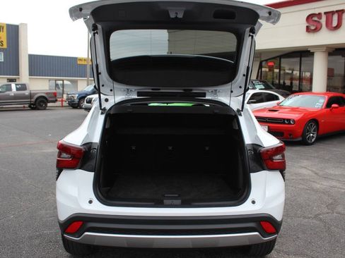 Used 2025 Chevrolet Trax LT FWD image 13