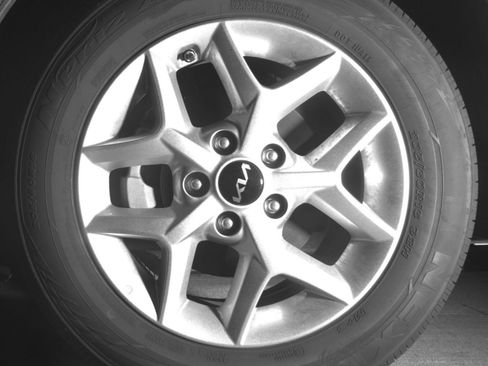 Used 2025 Kia Soul LX w/ LX Technology Package FWD image 15