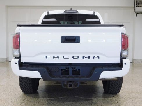 Used 2017 Toyota Tacoma Limited image 5