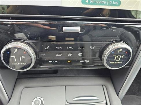 Used 2025 Land Rover Discovery S AWD/4WD image 26