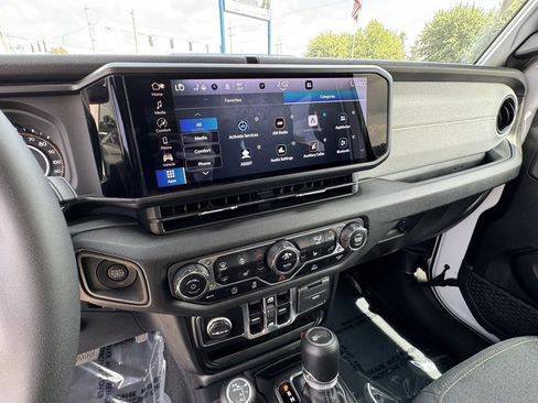 Used 2024 Jeep Wrangler Sport S image 27