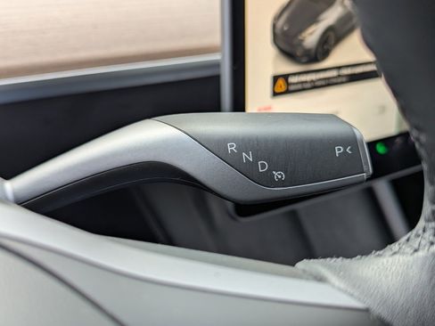 Used 2022 Tesla Model Y Long Range image 15