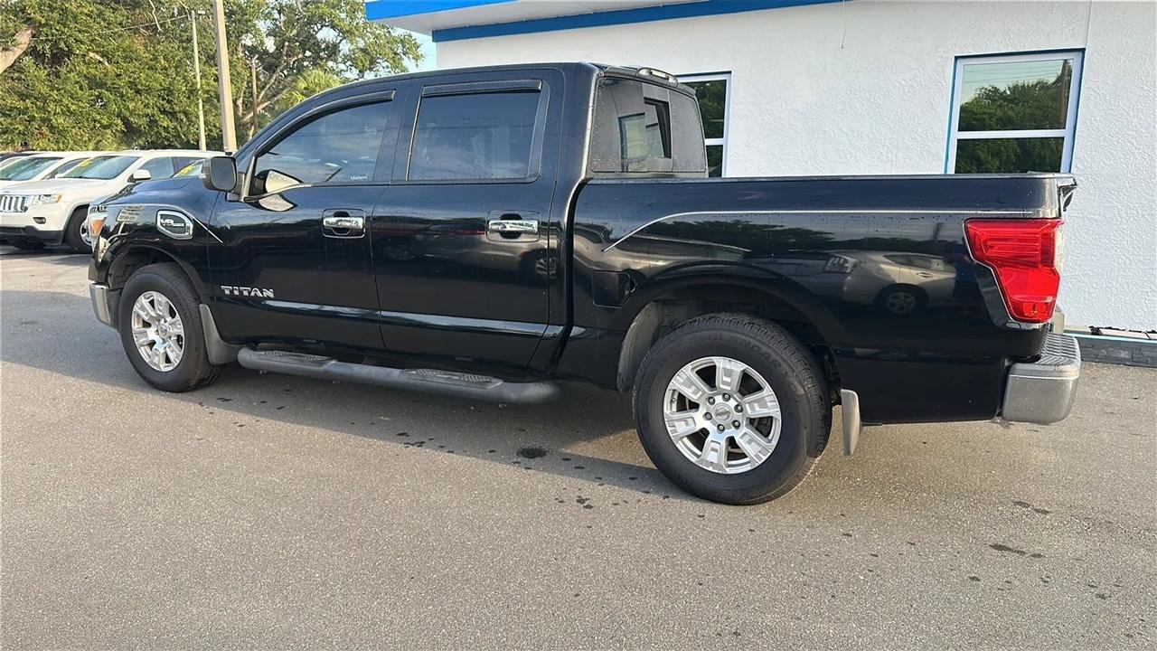 Used 2017 Nissan Titan SV RWD image 11