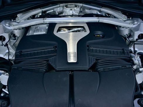 Used 2023 Aston Martin DBX image 25