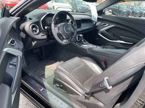 Used 2018 Chevrolet Camaro SS RWD image 7