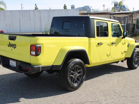 Used 2024 Jeep Gladiator Sport image 4