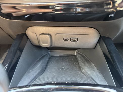 Used 2024 Chevrolet Trax LT w/ Sunroof Package image 28