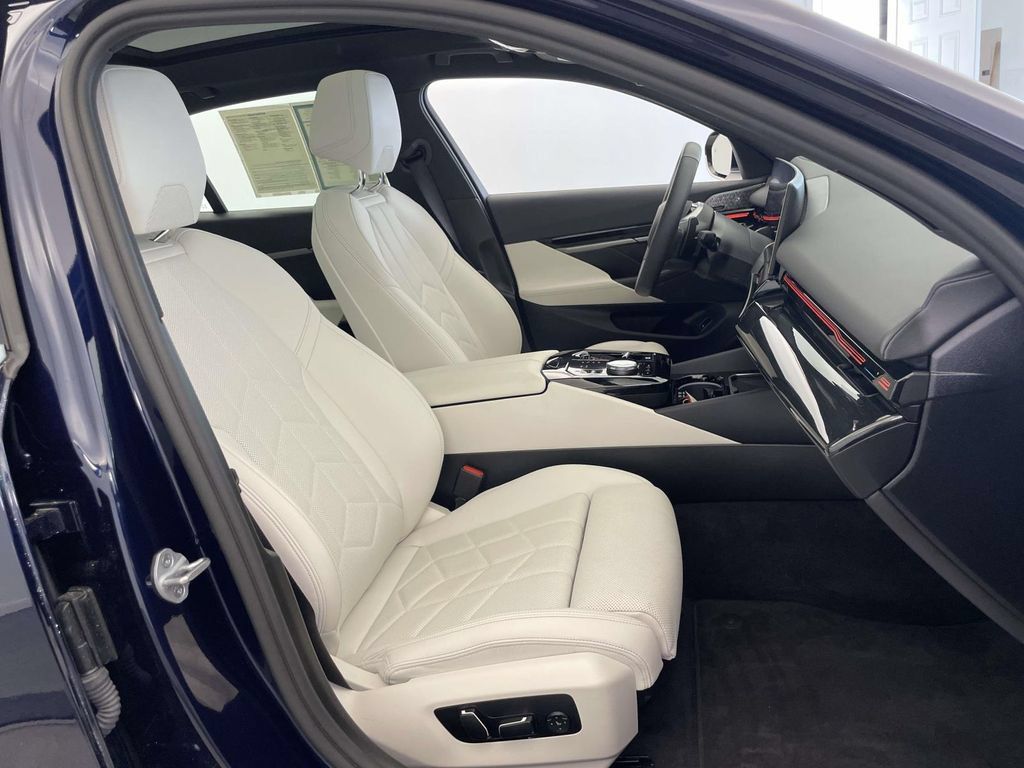 Used 2026 BMW 530i xDrive w/ Premium Package AWD/4WD image 21