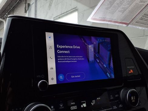 Certified 2023 Toyota Highlander XLE image 8