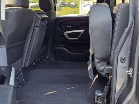 Used 2017 Nissan Titan SV image 15