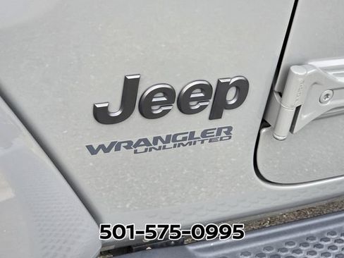 Used 2020 Jeep Wrangler Unlimited Sahara AWD/4WD image 9