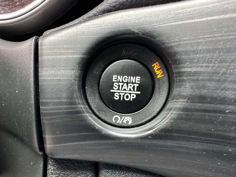 Used 2021 Jeep Grand Cherokee Laredo AWD/4WD image 25