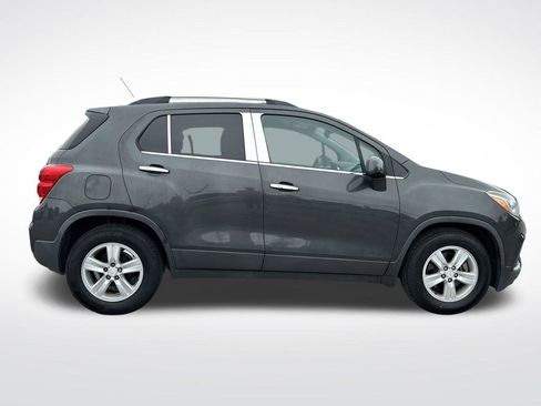Used 2018 Chevrolet Trax LT w/ LT Convenience Package FWD image 7