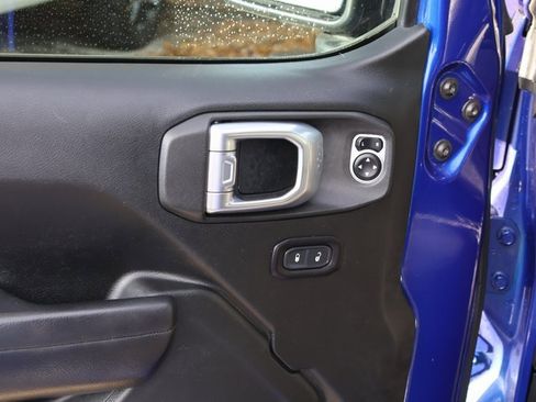 Used 2018 Jeep Wrangler Unlimited Sport S image 29