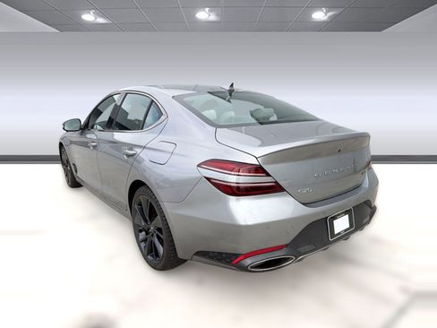 Used 2022 Genesis G70 3.3T image 3