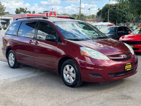 Used 2008 Toyota Sienna LE image 2