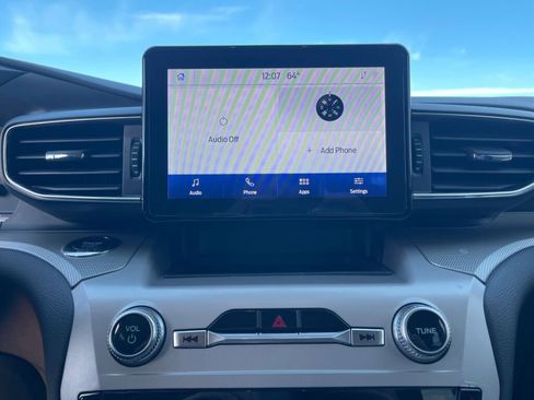 Used 2023 Ford Explorer XLT w/ Equipment Group 202A image 9