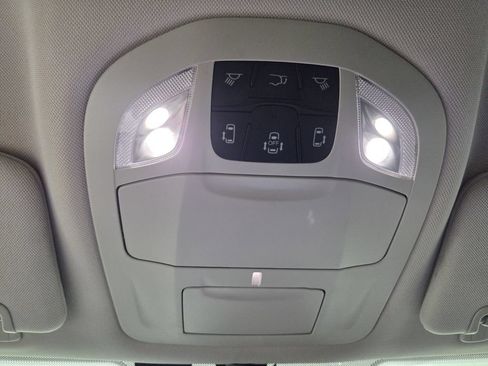 Used 2023 Chrysler Pacifica Touring-L FWD image 14