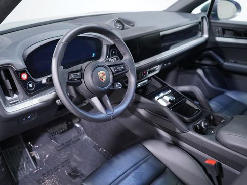 Used 2024 Porsche Cayenne Coupe AWD/4WD image 6